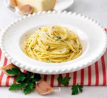 Спагеттини с петрушкой и твердым сыром